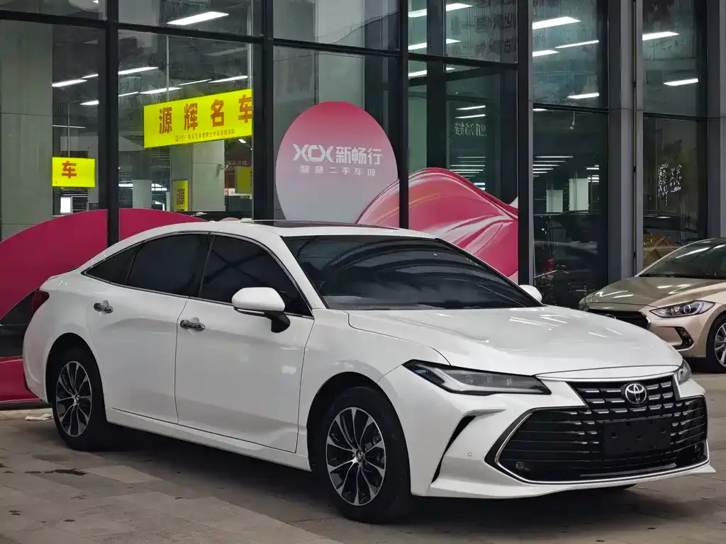 Toyota Avalon — фото 1