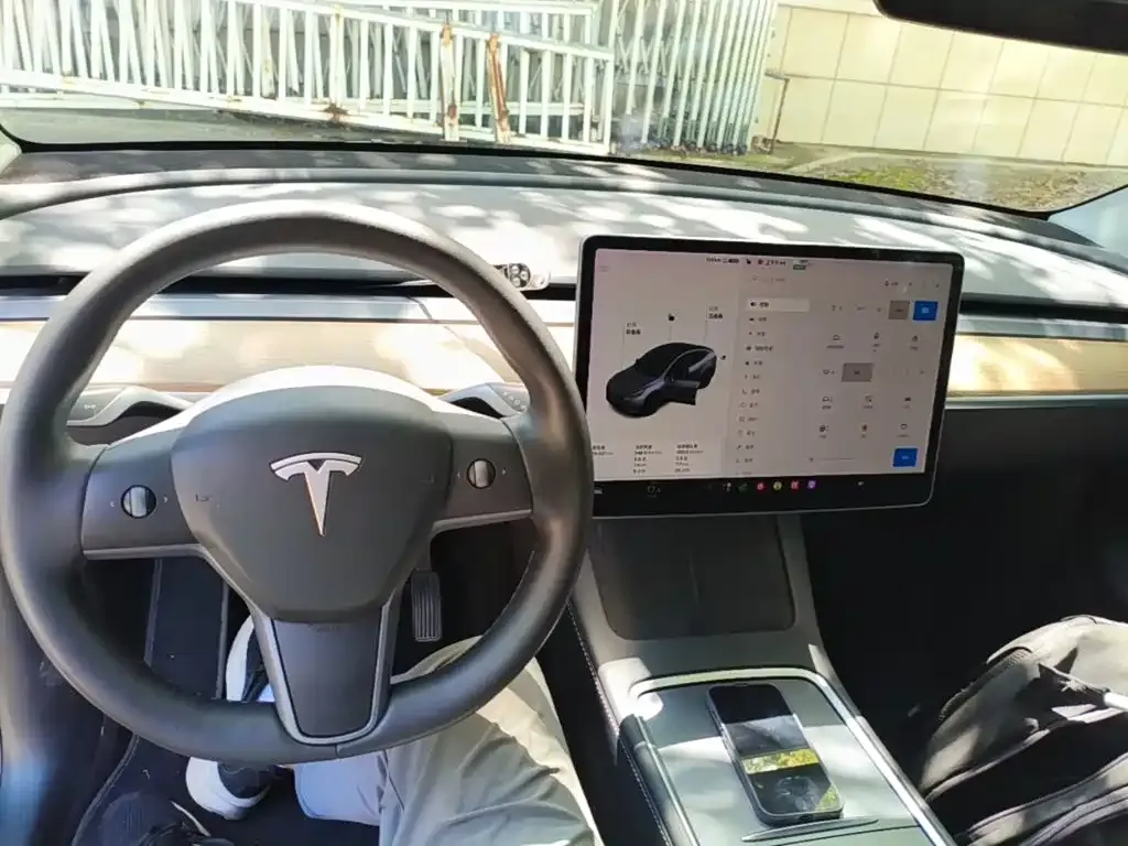 Tesla Model Y — фото 3