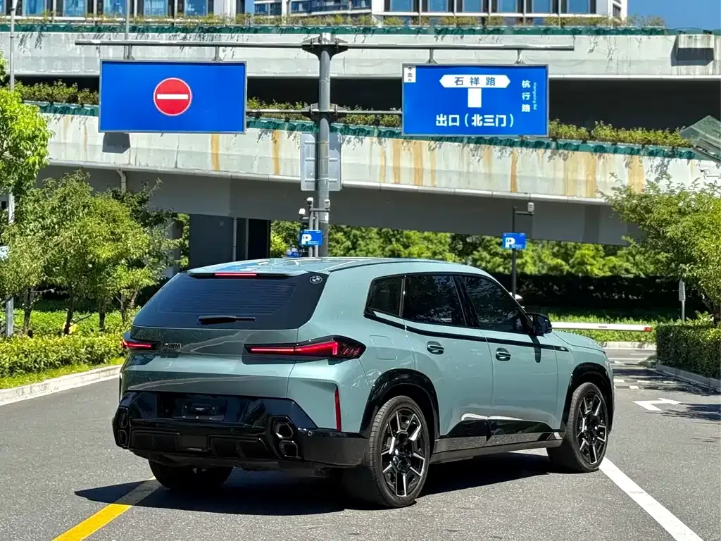 BMW XM — фото 9