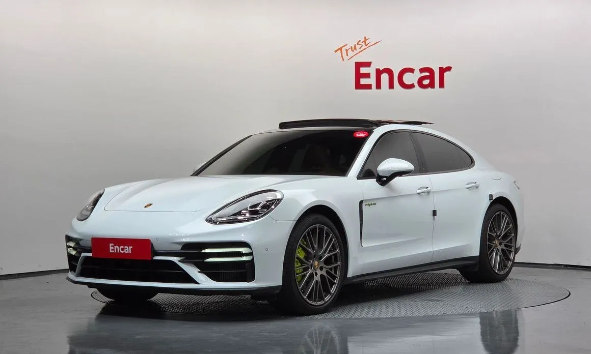 Porsche Panamera — фото 1