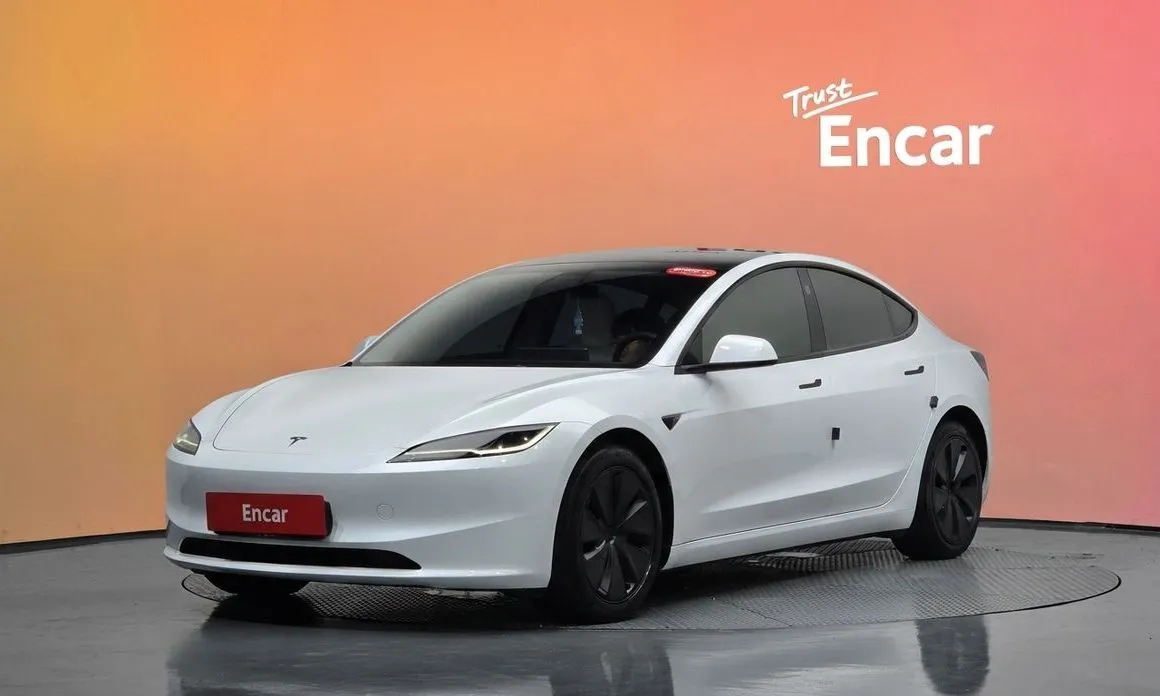 Tesla Model 3 — фото 1