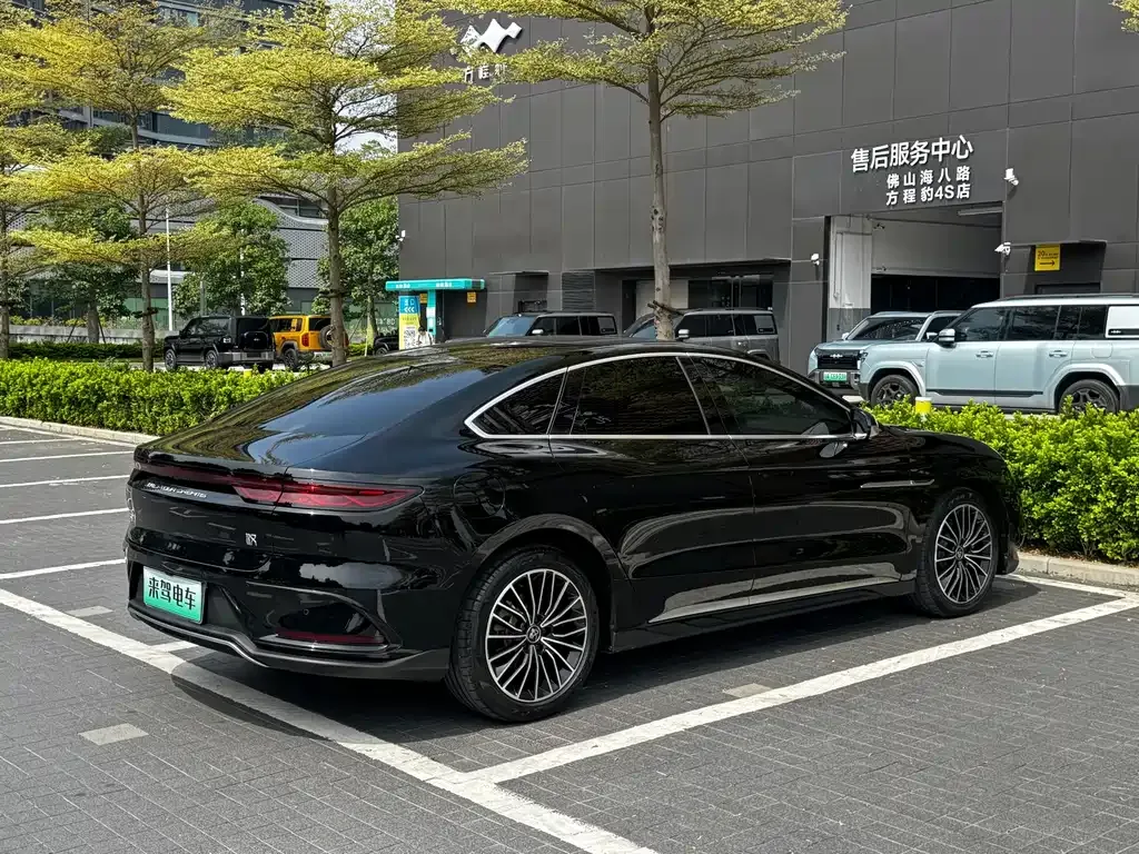 BYD Han — фото 10