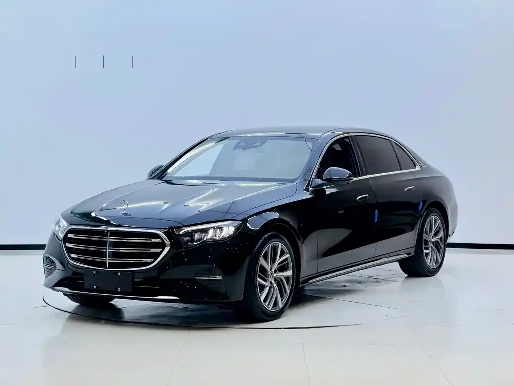 Mercedes-Benz E-Class — фото 1