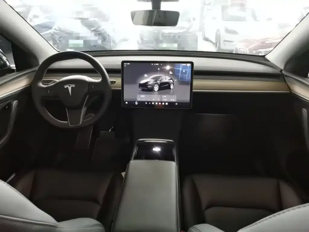 Tesla Model Y — фото 3