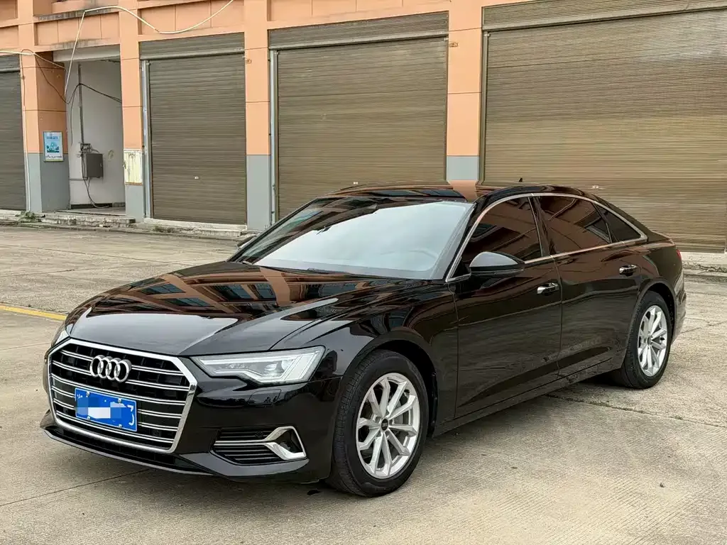 Audi A6L — фото 1