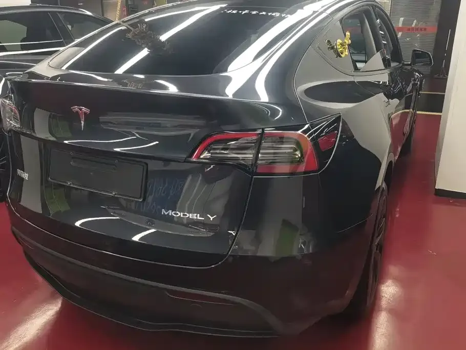 Tesla Model Y — фото 8