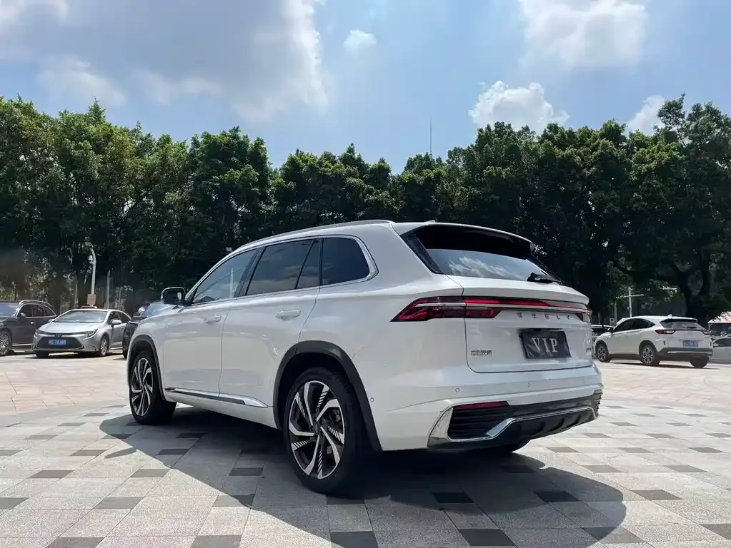 Geely Xingyue L — фото 10