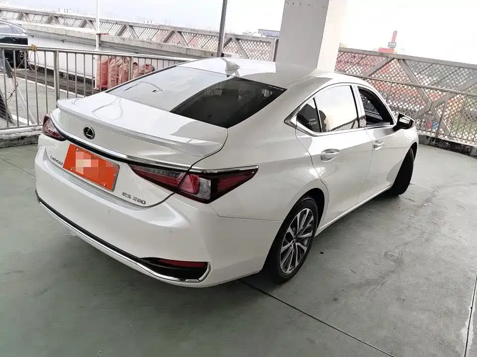 Lexus ES — фото 9