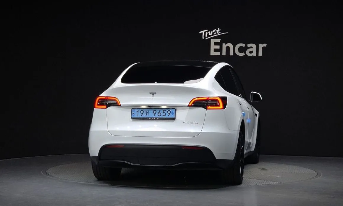 Tesla Model Y — фото 9