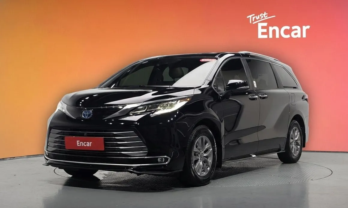 Toyota Sienna — фото 1