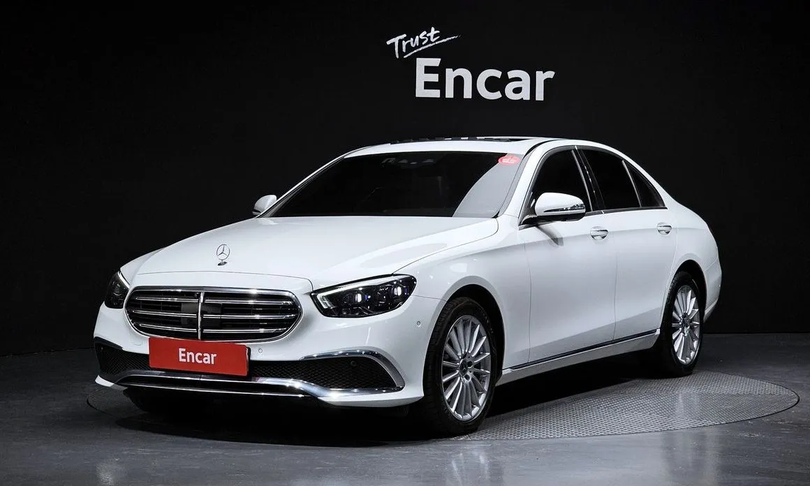 Mercedes-Benz E-Class — фото 1