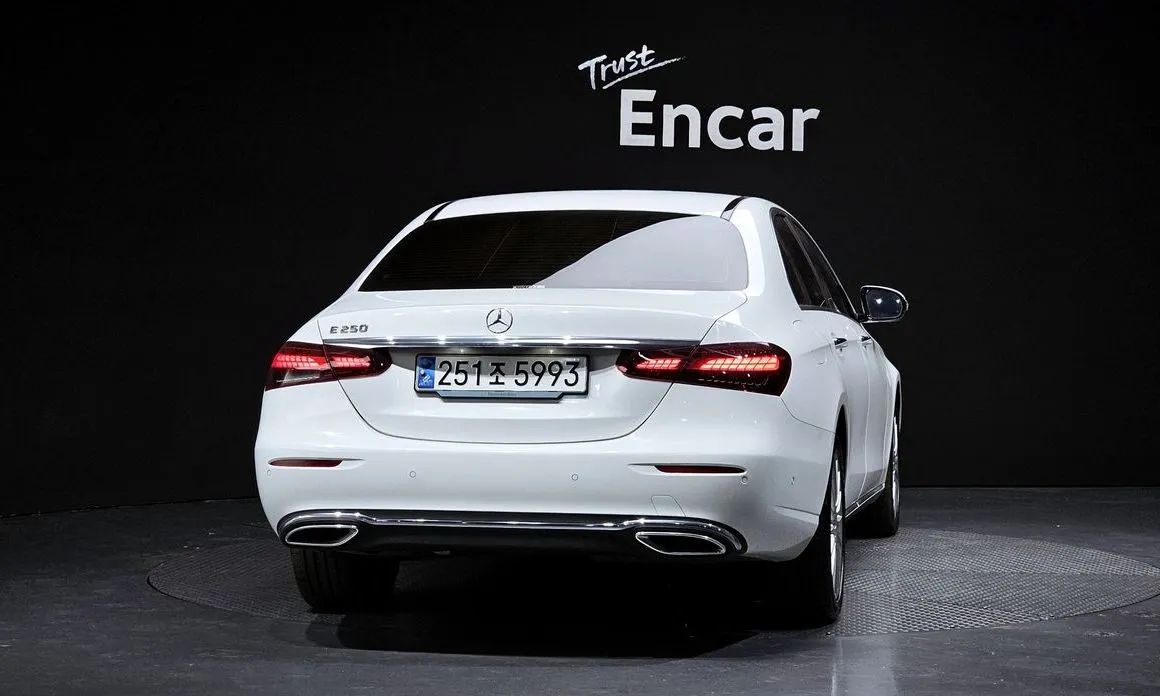 Mercedes-Benz E-Class — фото 5