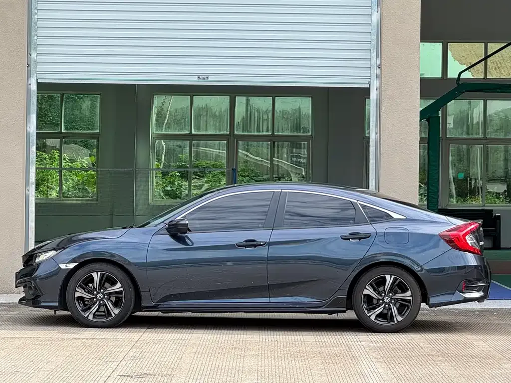 Honda Civic — фото 10