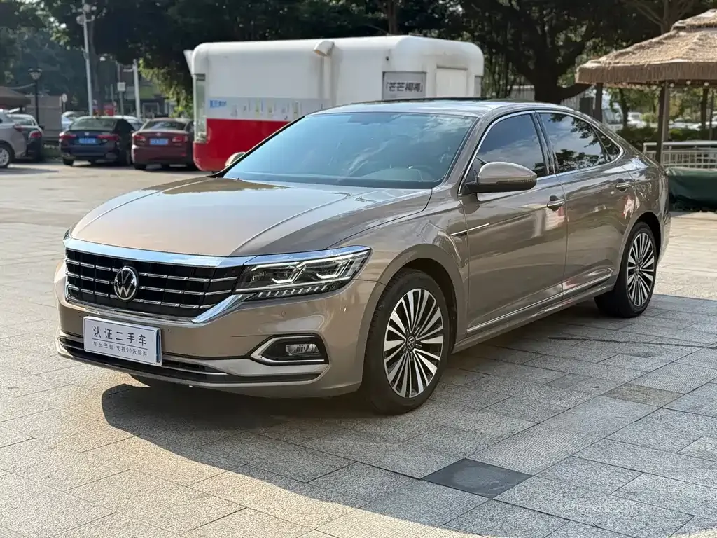Volkswagen Passat — фото 1