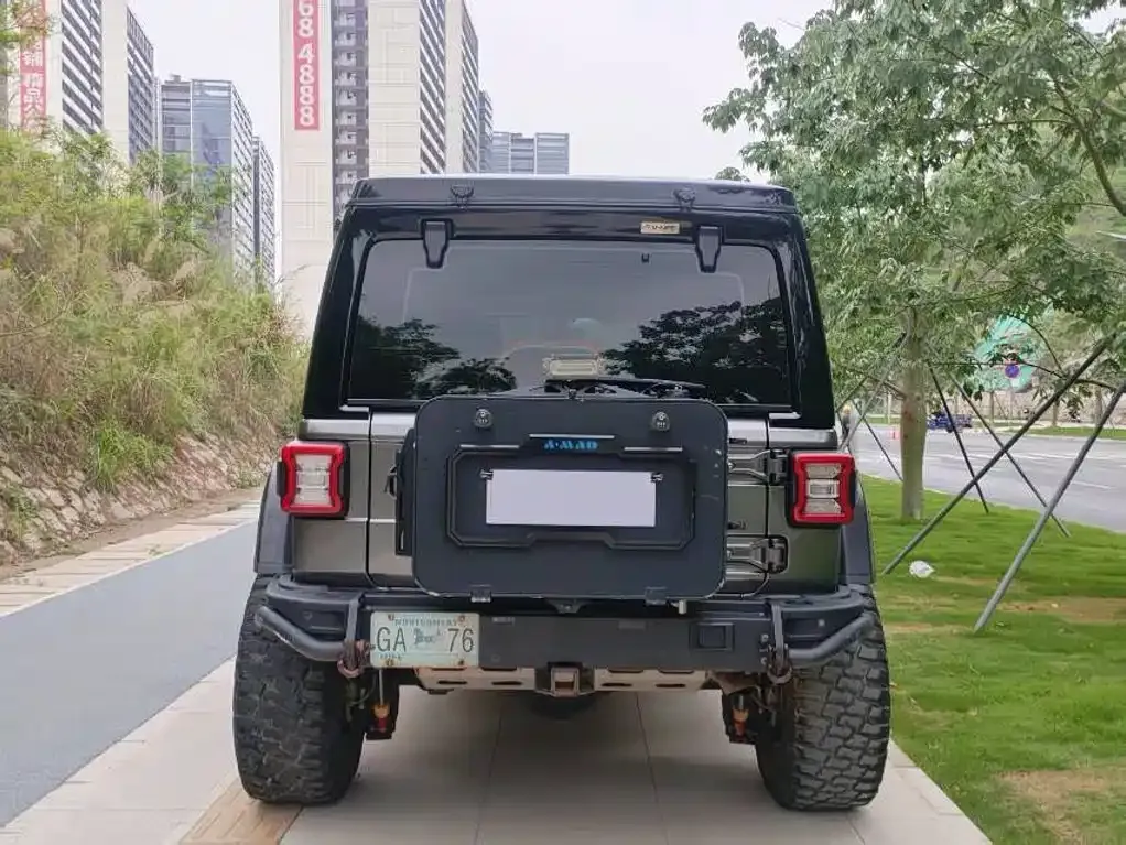 Jeep Wrangler — фото 7