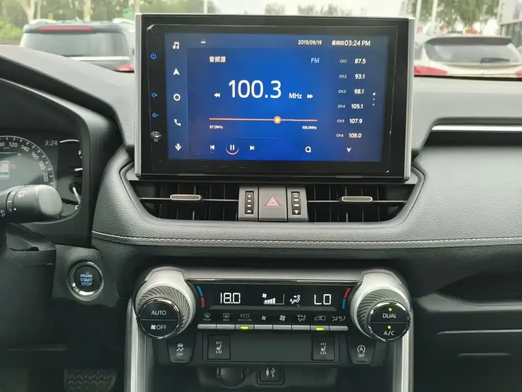 Toyota RAV4 — фото 2