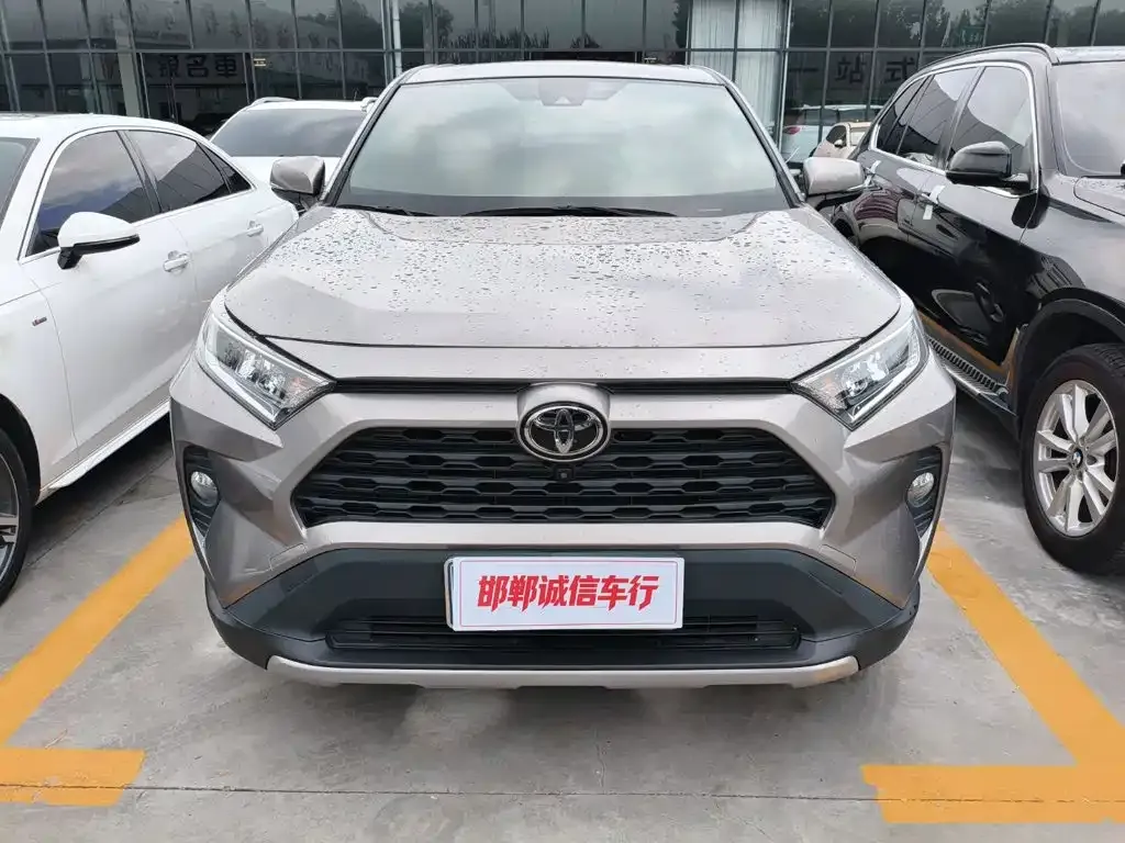 Toyota RAV4 — фото 8