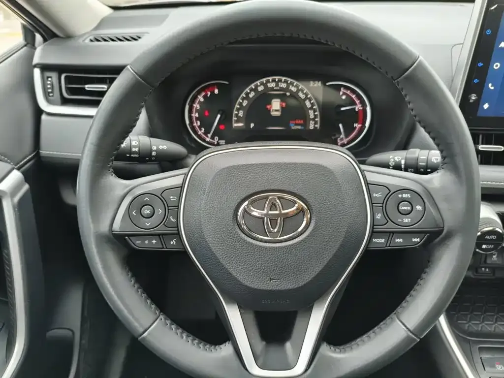 Toyota RAV4 — фото 6
