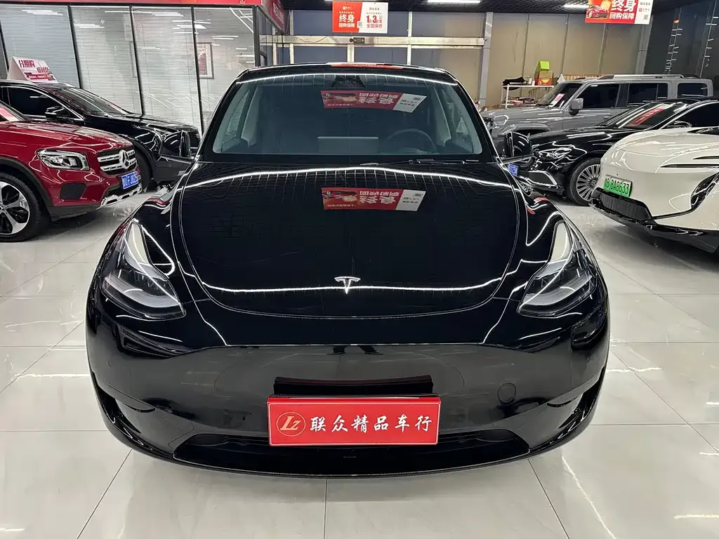 Tesla Model Y — фото 1
