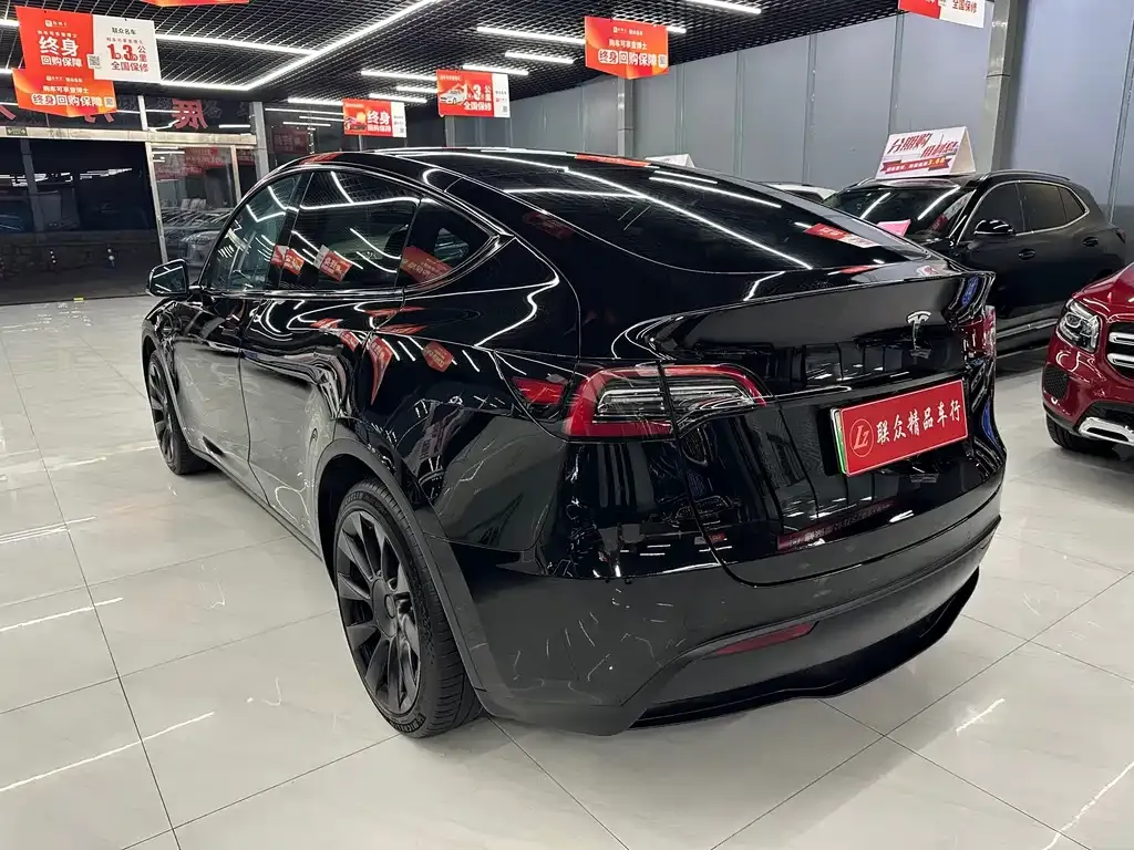 Tesla Model Y — фото 5