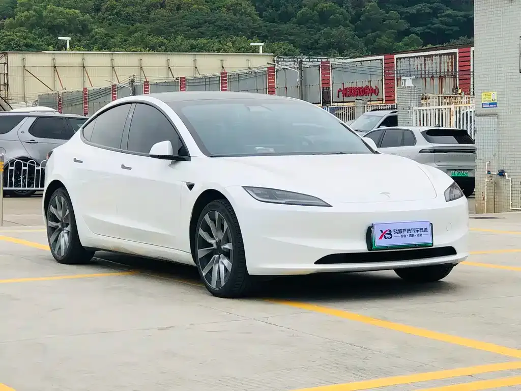 Tesla Model 3 — фото 7