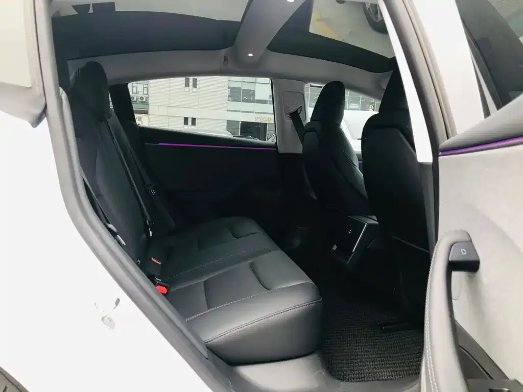 Tesla Model 3 — фото 2