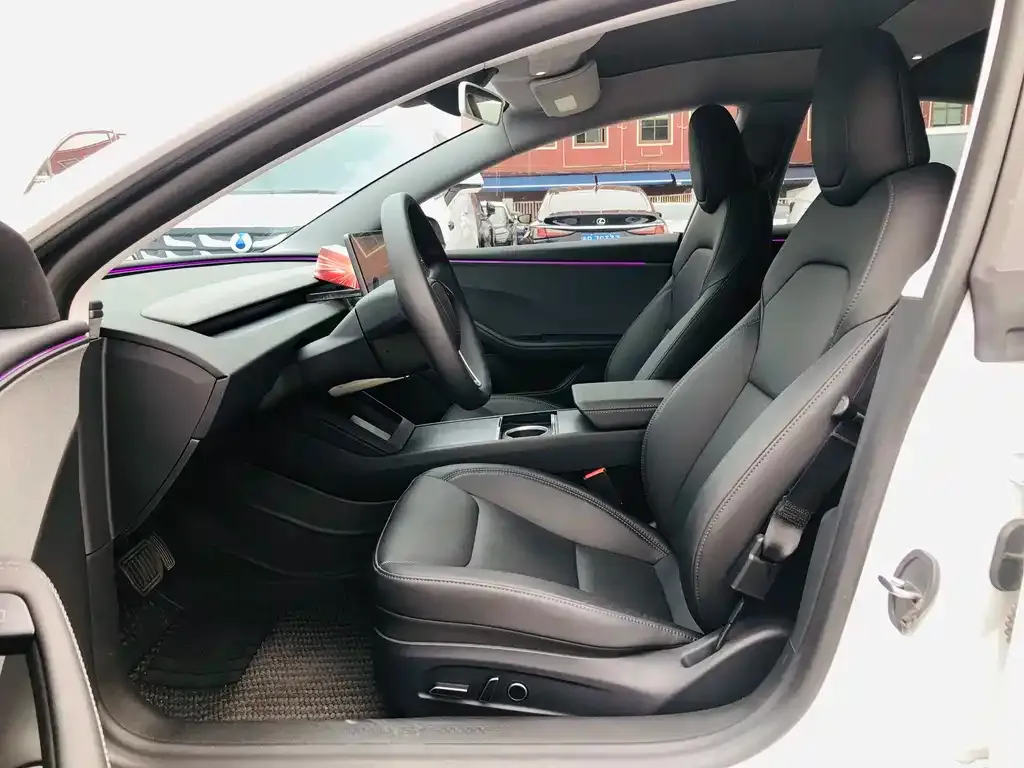 Tesla Model 3 — фото 10