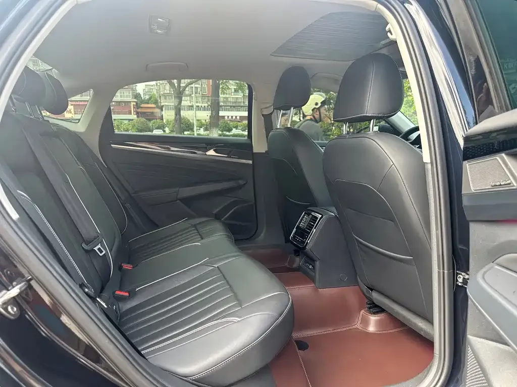 Volkswagen Passat — фото 4