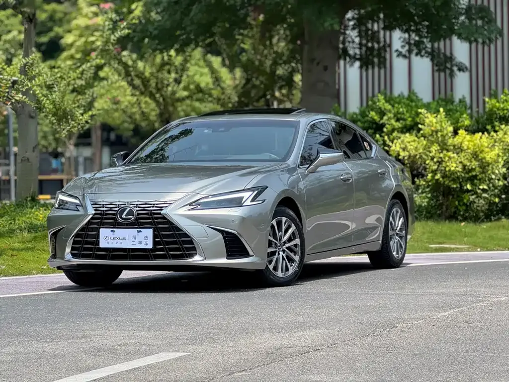 Lexus ES — фото 1