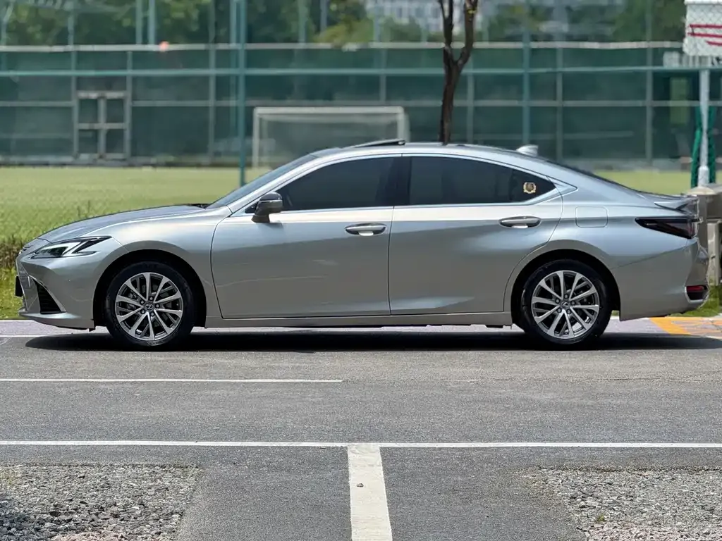 Lexus ES — фото 7