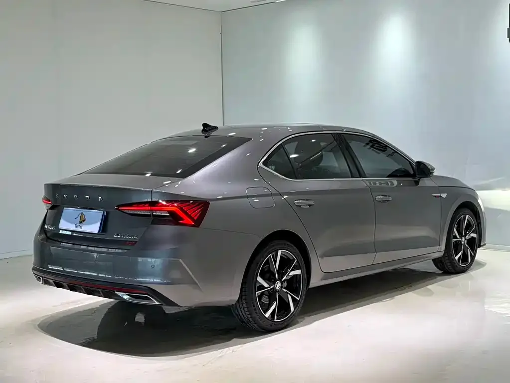 Skoda Octavia — фото 9