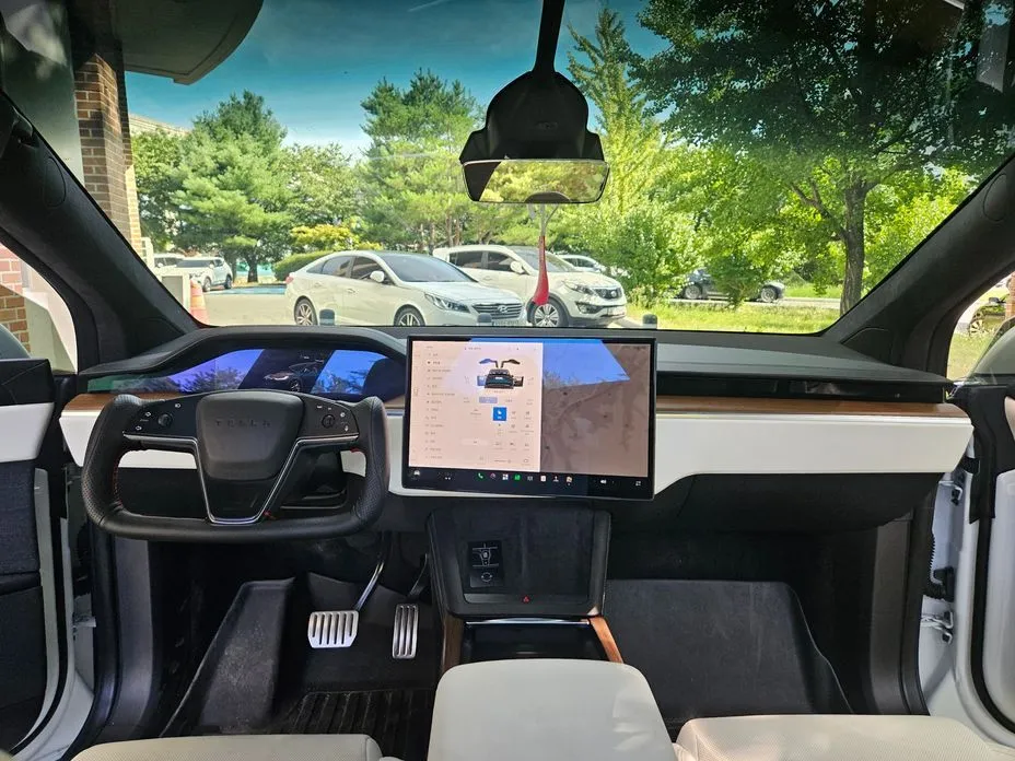 Tesla Model X — фото 8
