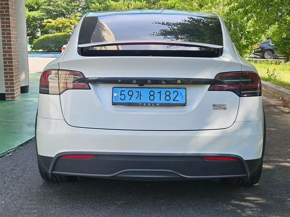Tesla Model X — фото 6