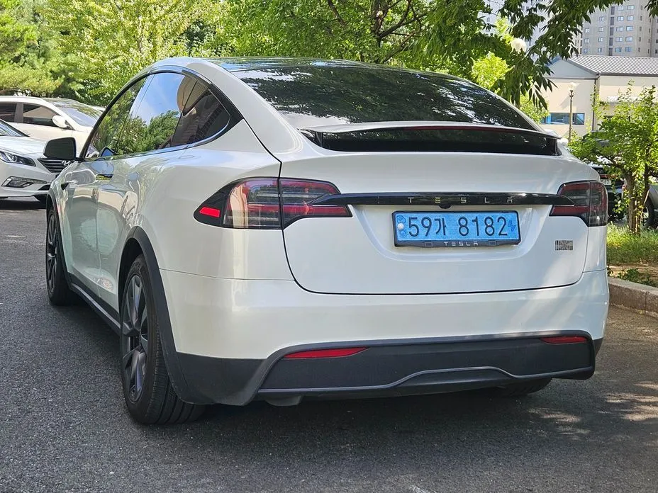 Tesla Model X — фото 9
