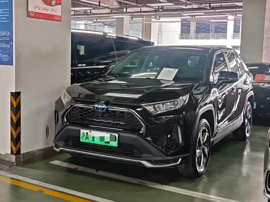 Toyota RAV4 — фото 1