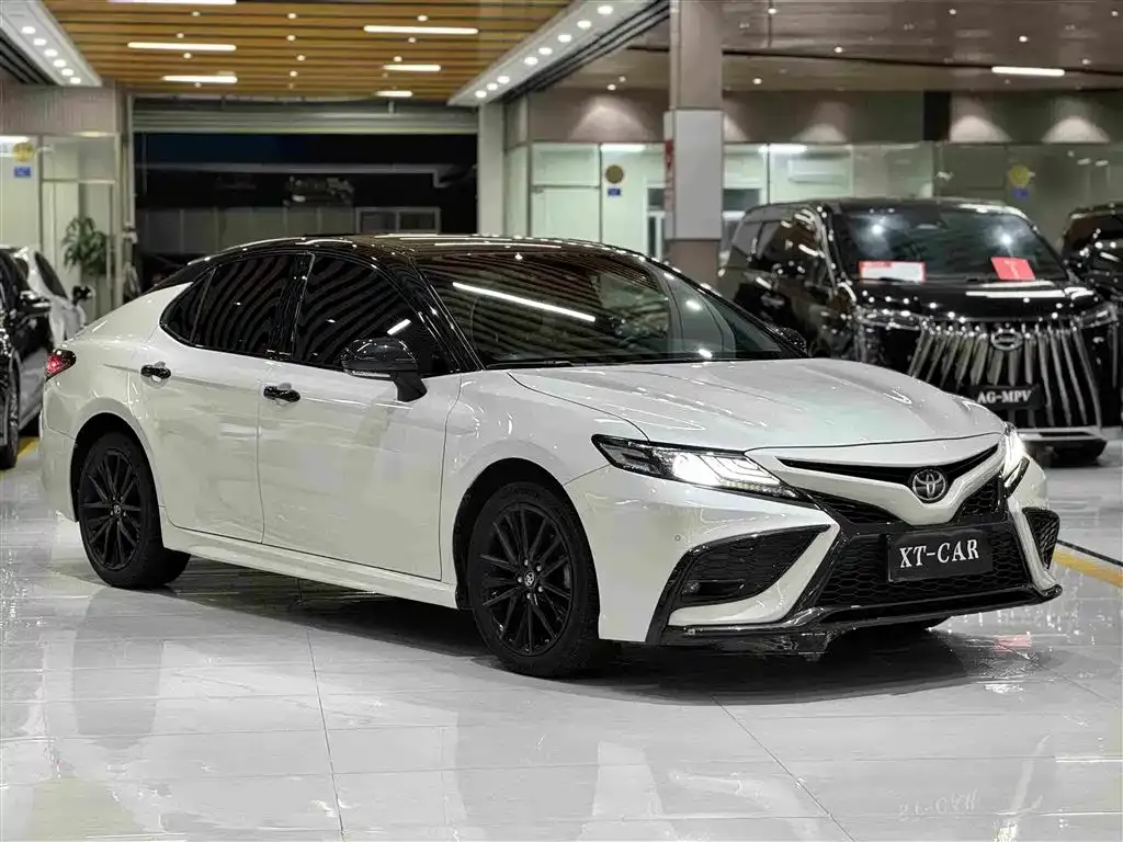 Toyota Camry — фото 3