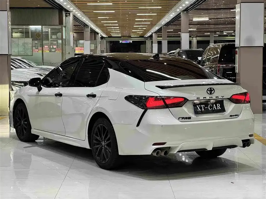 Toyota Camry — фото 6