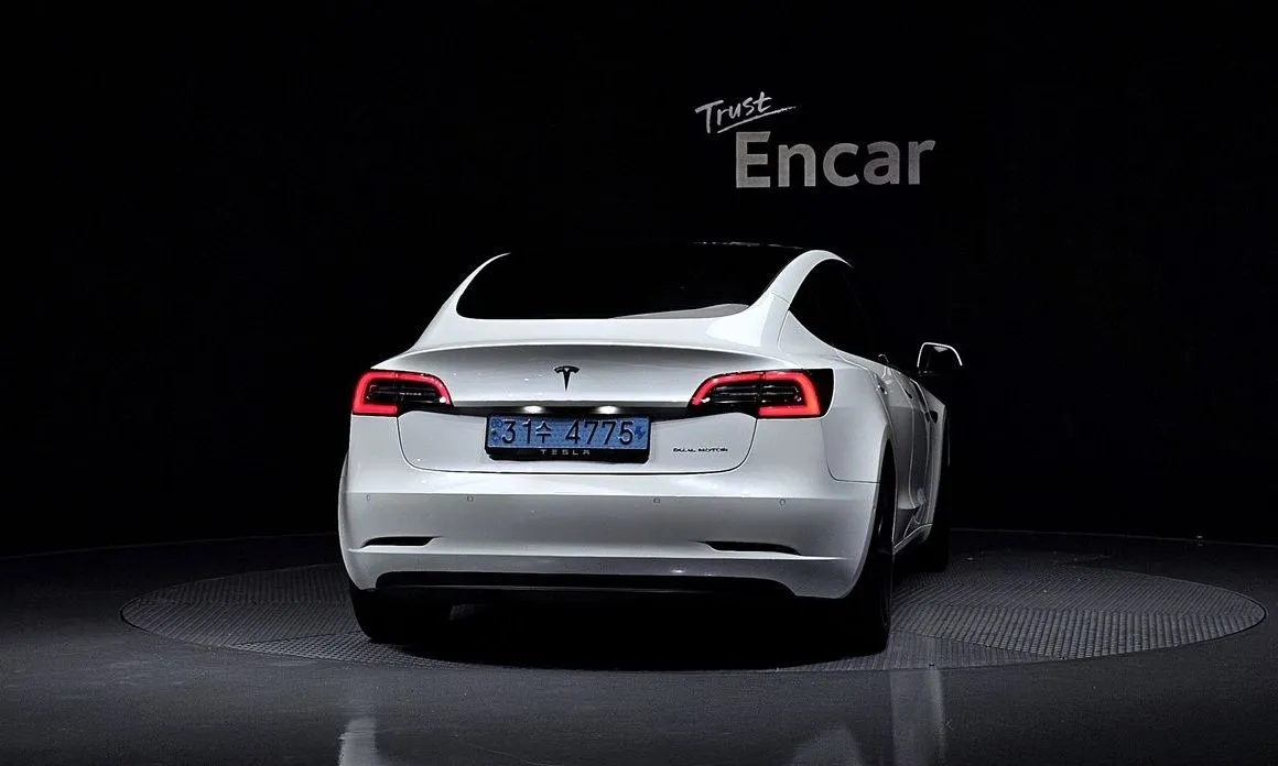 Tesla Model 3 — фото 5