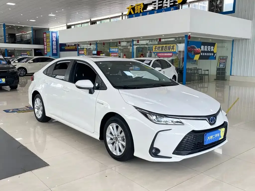 Toyota Corolla — фото 10