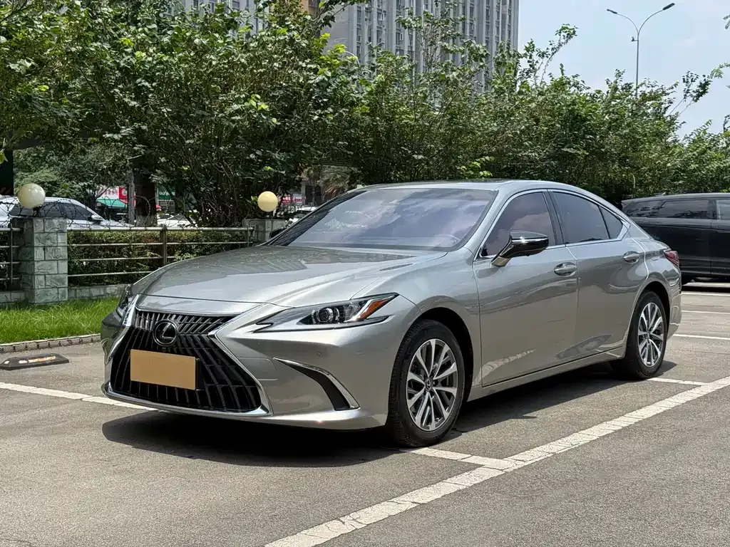 Lexus ES — фото 1