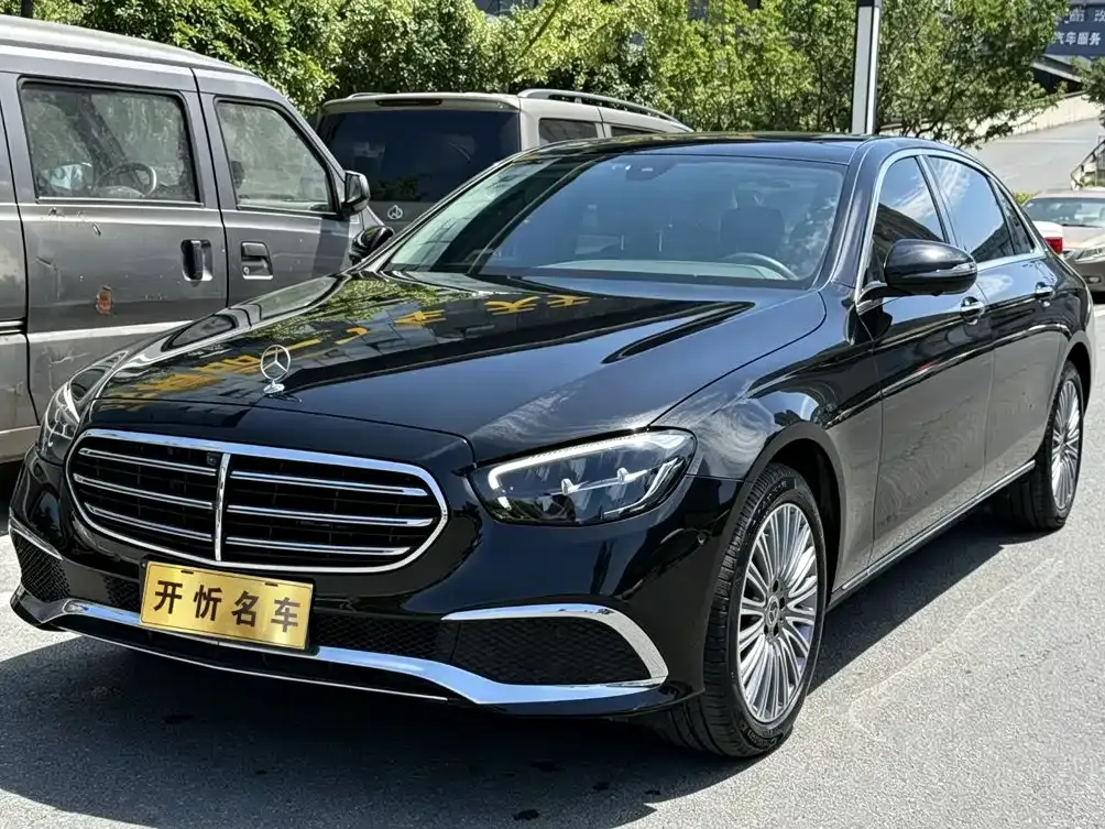 Mercedes-Benz E-Class — фото 1