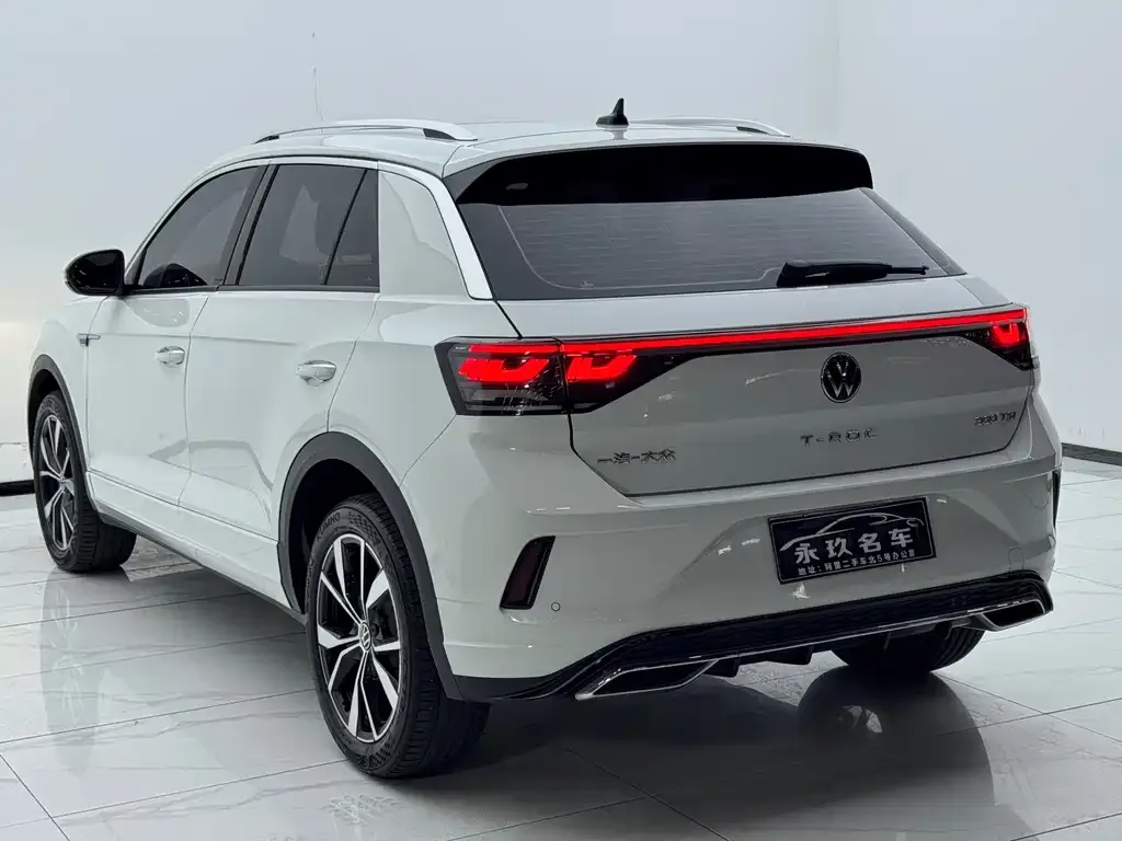 Volkswagen T-Roc — фото 10