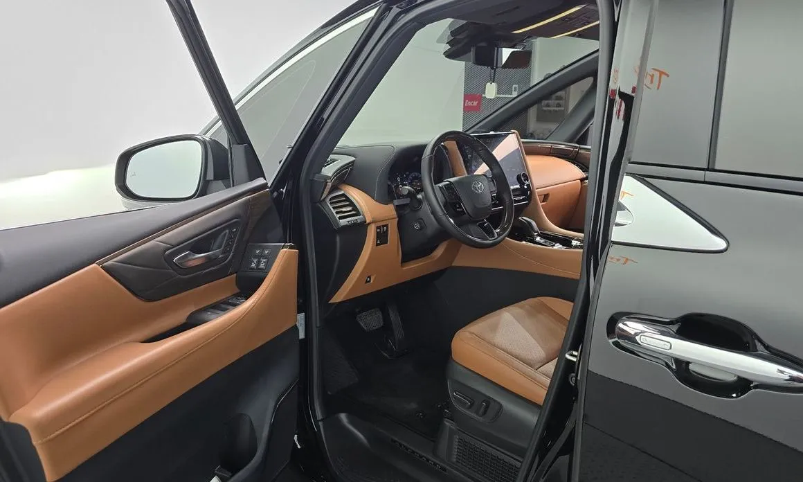 Toyota Alphard — фото 8