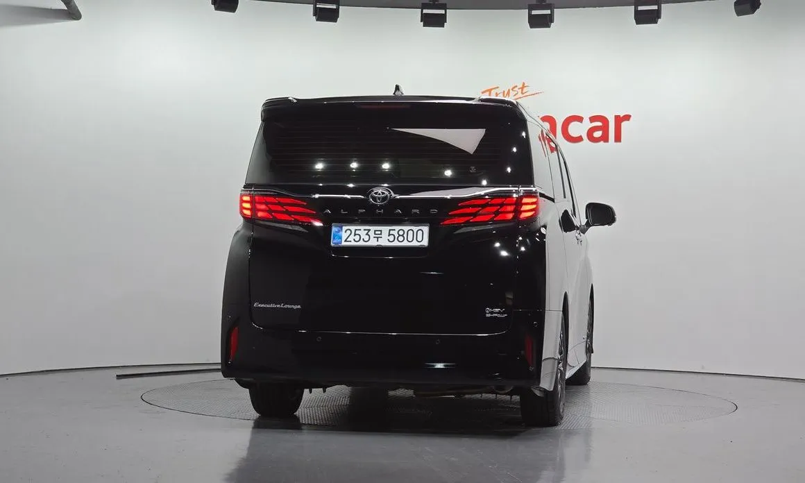 Toyota Alphard — фото 3