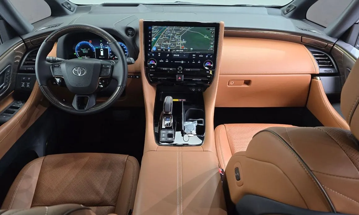Toyota Alphard — фото 2