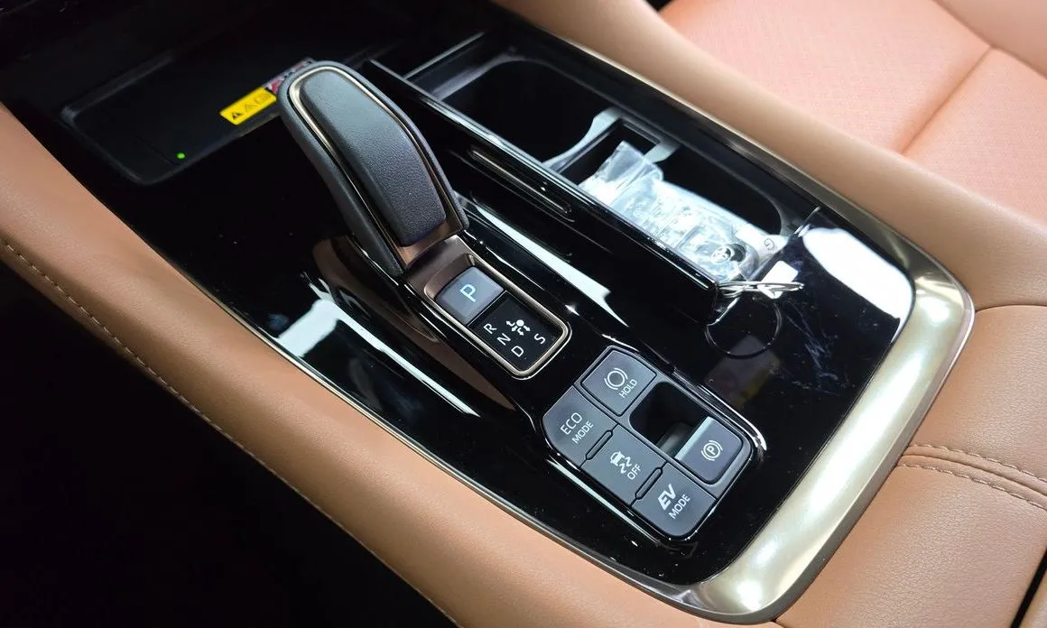 Toyota Alphard — фото 10