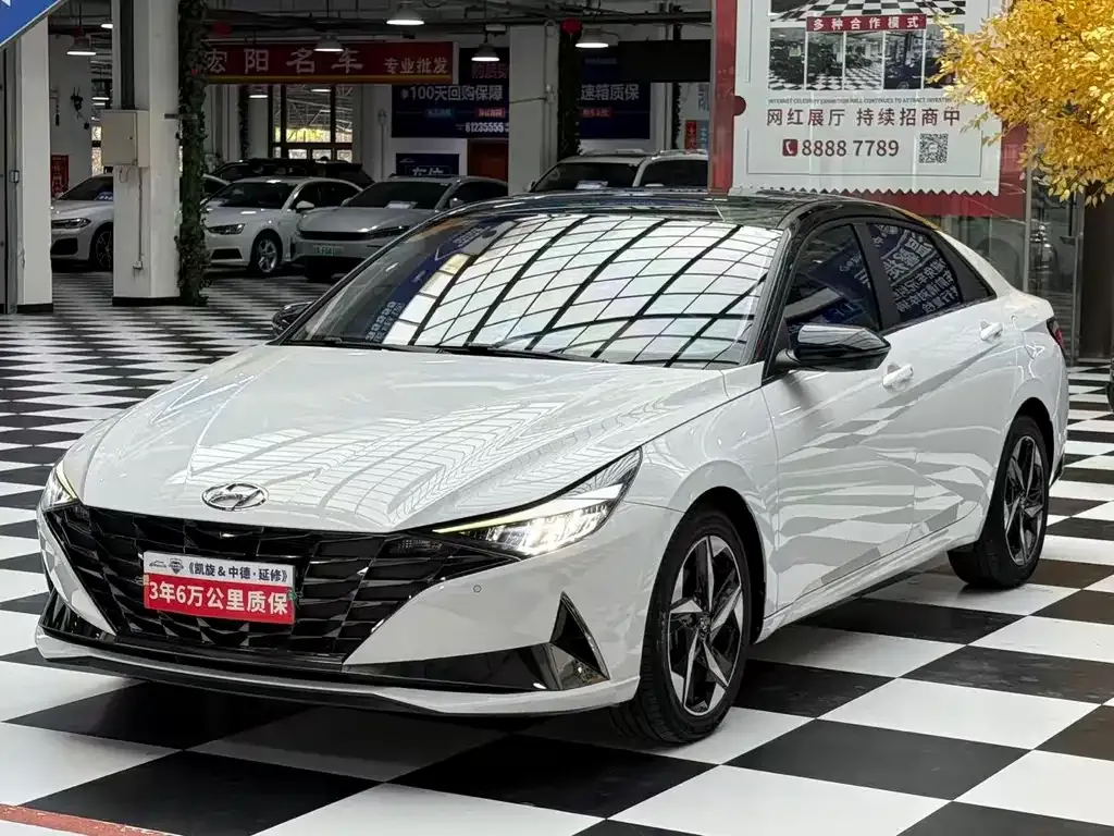 Hyundai Elantra — фото 1