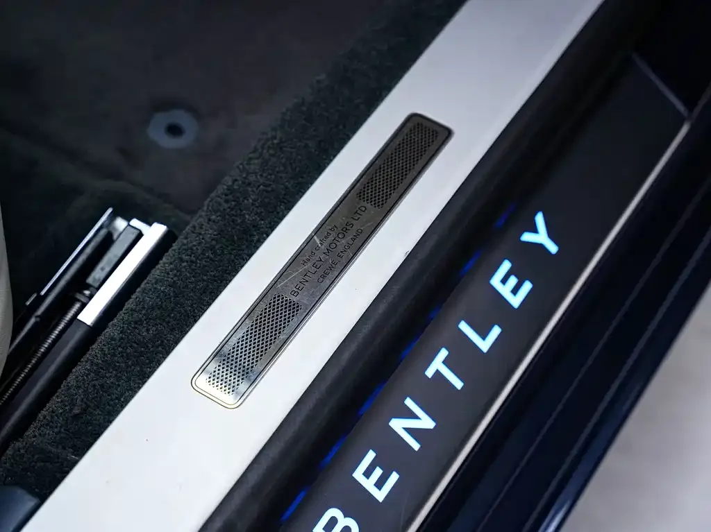 Bentley Flying Spur — фото 6