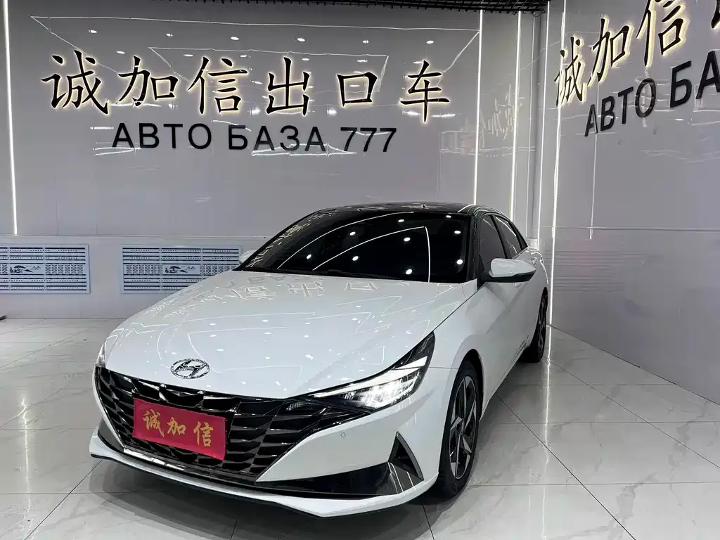 Hyundai Elantra — фото 1