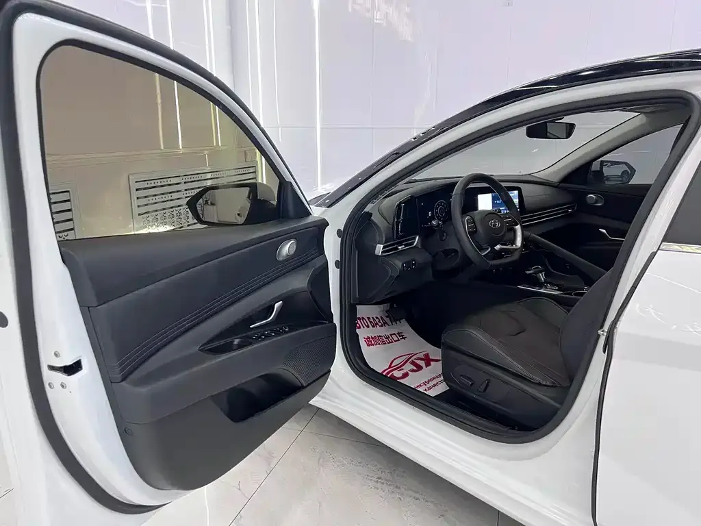 Hyundai Elantra — фото 10